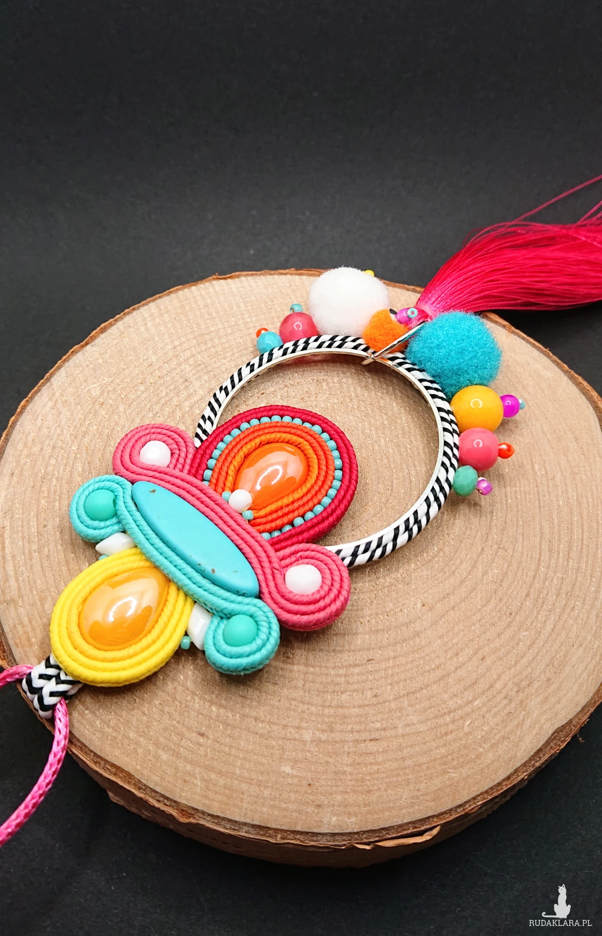 Kolorowy wisior sutasz z chwostem 2